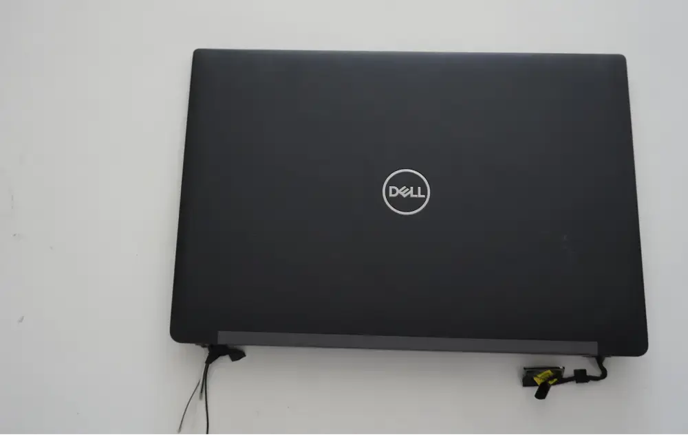 Dell-Latitude-7390-screnback.webp